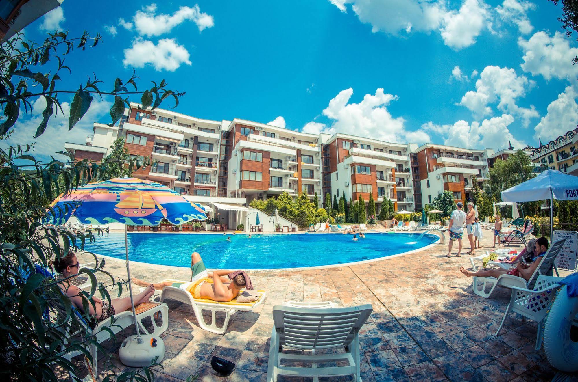 Messambria Fort Noks Beach Apartments Елените Экстерьер фото